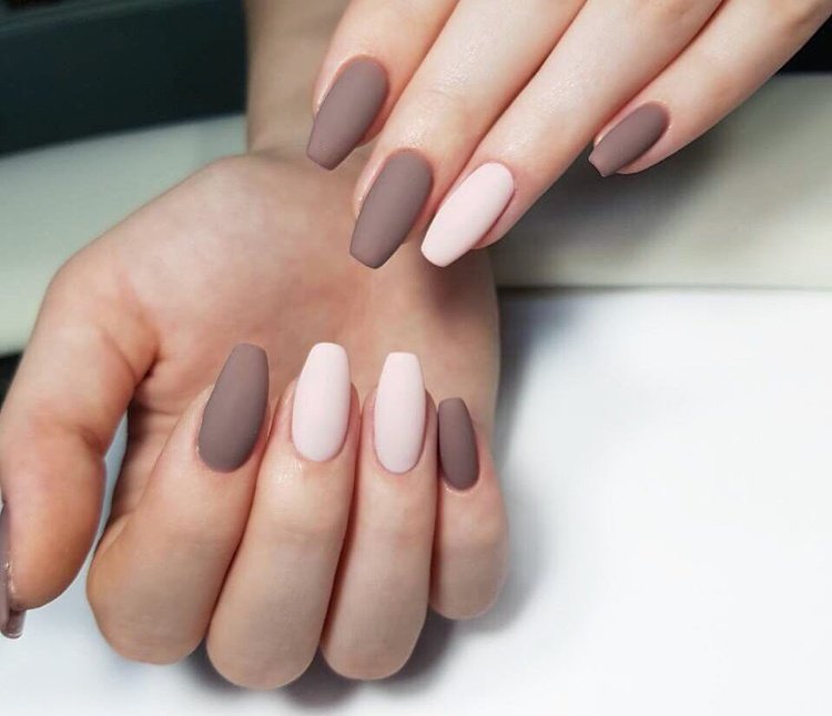 Combinație de unghii balerină mat pătrat oval