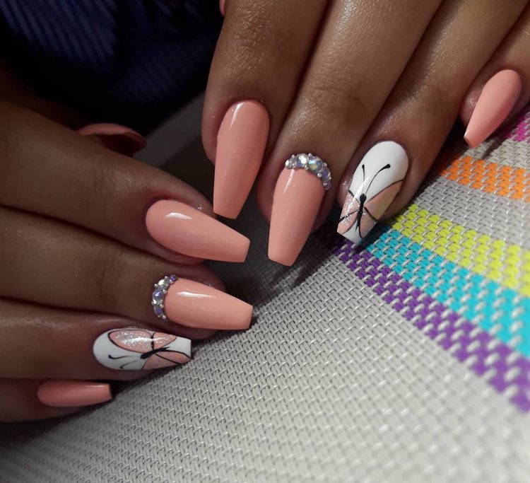 Sicriul balerinei cuie fluture de culoare somon