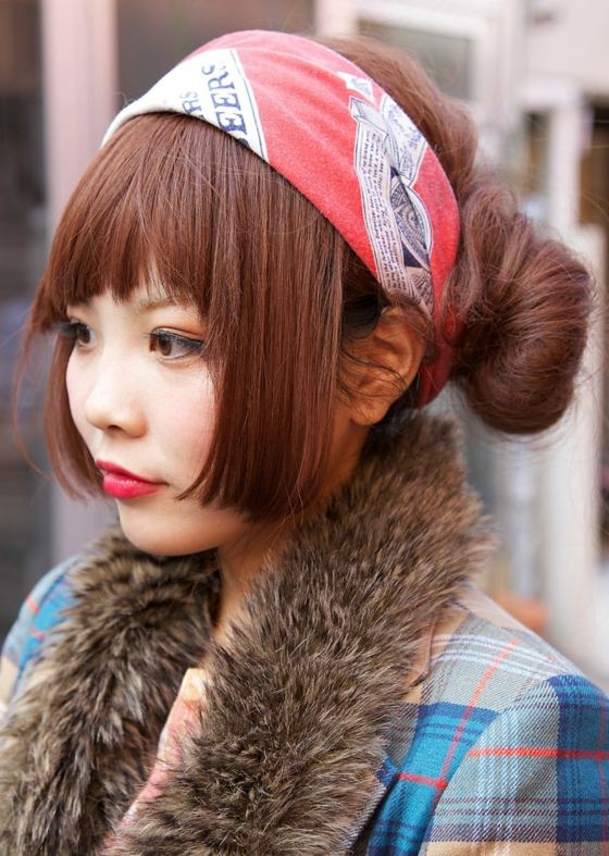 arata la moda cu bandana chiar si iarna În stil Tokyo cu eșarfă în roșu