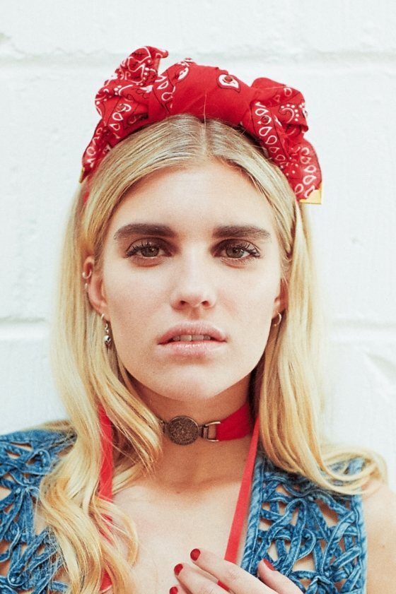 Bandana în stil hippie ca arc Fular roșu bandana în stil retro