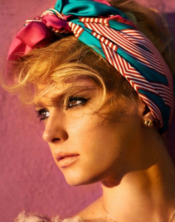 Coafura Bandanna este în creștere Bandanna-coafura-si-coafura-dungi-par-blond