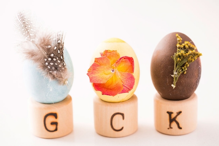Acoperiți ouăle de Paște cu flori uscate Craft-ideas-Easter-2015-Decoupage-Easter eggs