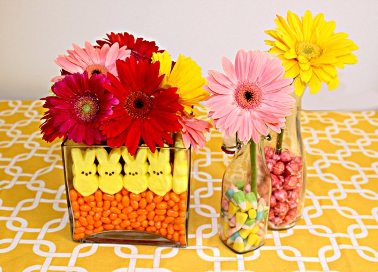Aranjamente florale pe Ostertsich - vaze umplute cu dulciuri Craft-ideas-Easter-2015-Gerberas-Sweets