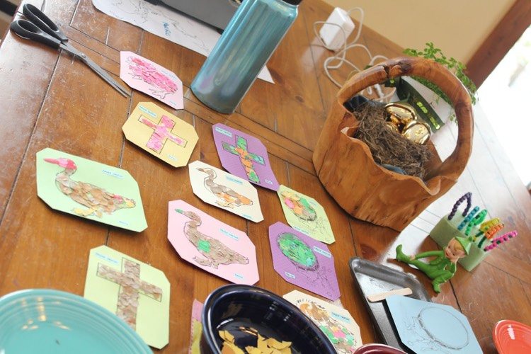 Artizanat pentru petreceri de ziua copiilor sau în KiGa tineri-cochilii-ouă-copii-pasca-mozaicuri-de-petrecere-te-faci