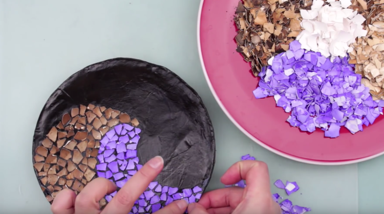 Artizanat cu coji de ouă colorate clipește cu cochilii de ou model-motive-lasă-imaginația-să fugă-liber