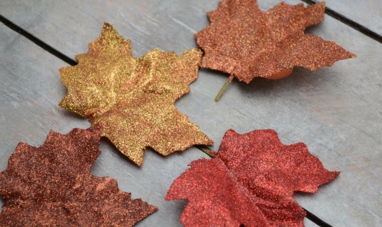 Puteți folosi sclipici pentru a remodela frunzele frunzișului adevărat clipește cu frunze sclipici-toamnă-culori-roșu-galben-portocaliu