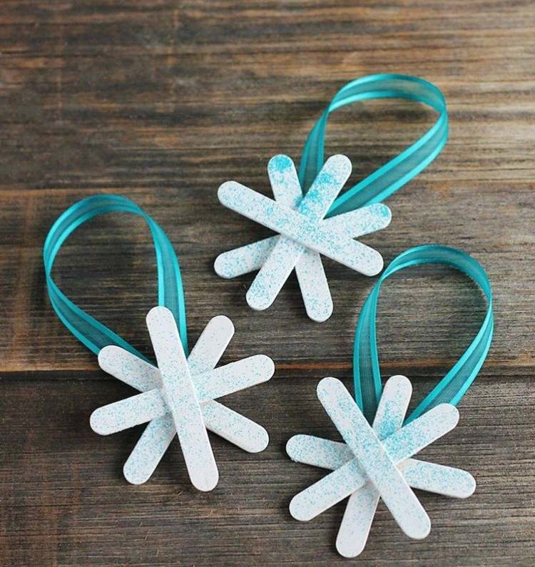 fulgi de zăpadă ușor copii înghețată băț iarna