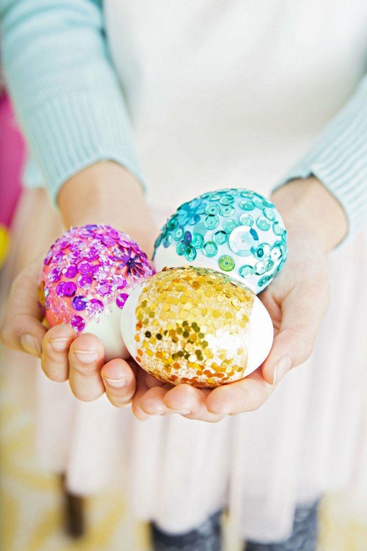 Faceți paiete cu ouă de poliestir pentru idei de bricolaj de Paște