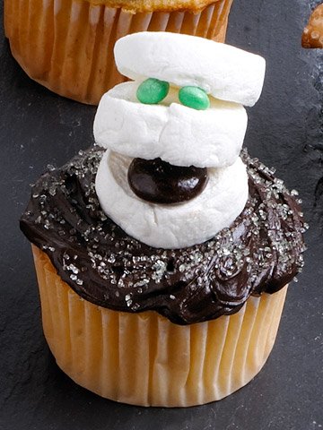 cupcake de Halloween mummy bomboane bomboane decorare cupcake halloween bomboane mummy marshmallows