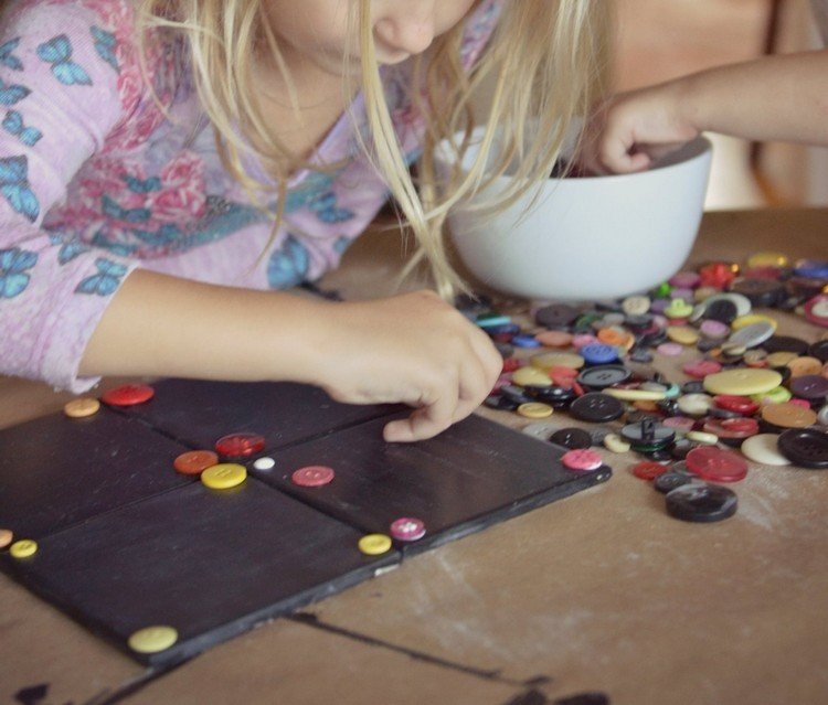 cadou-cadou-de-Crăciun-colectoare-cu-butoane-de-tablă