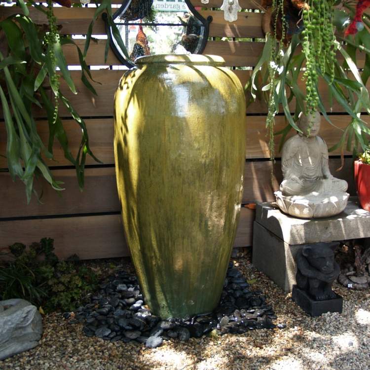 grădină-fântână-ceramică-arată-galben-vază-budistă