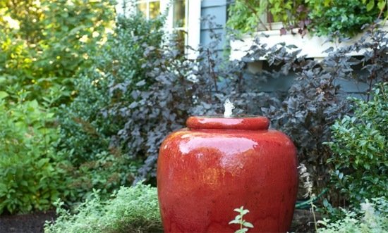 decor de grădină ceramică roșie