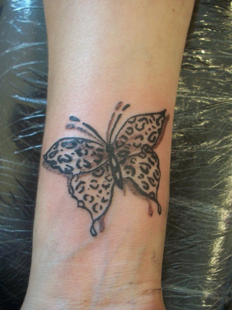 Tatuaggio farfalla con stampa ghepardo