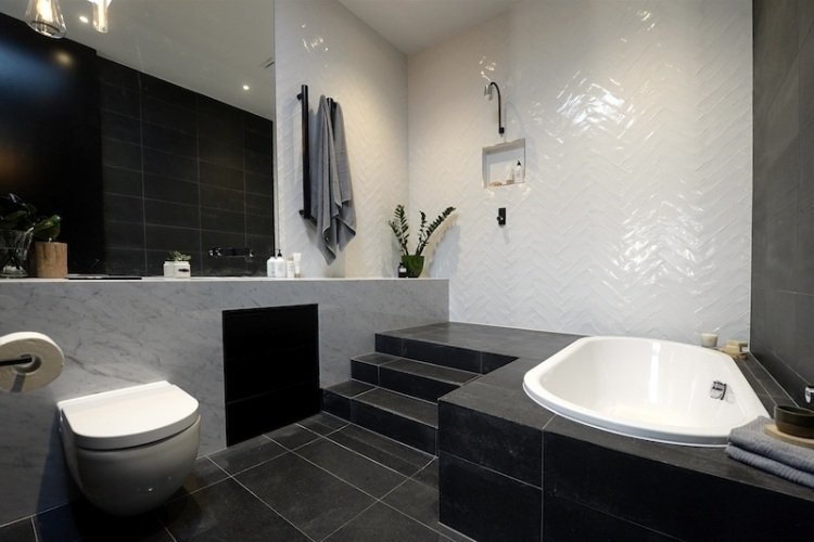 gresie-baie-exemplu-negru-alb-marmura