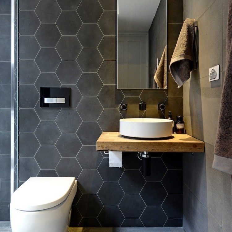Exemple de gresie pentru baie mat-antracit-hexagonal-lemn-vanitate
