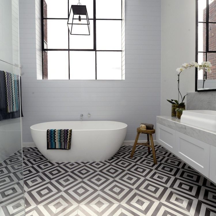 gresie-baie-exemplu-gresie-pardoseală-geometrică-alb-negru