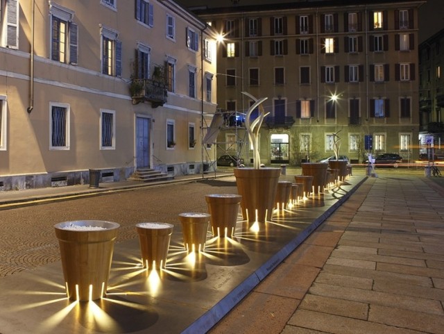 jardiniere din lemn cu iluminat stradal expuse Expoziție de jardiniere din lemn de designer