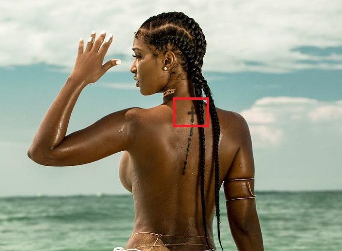 Bernice Burgos-Keltų kryžminė tatuiruotė