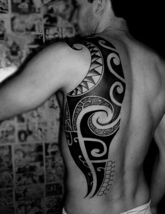 Tatuaggio grande nero Adinkra per uomo