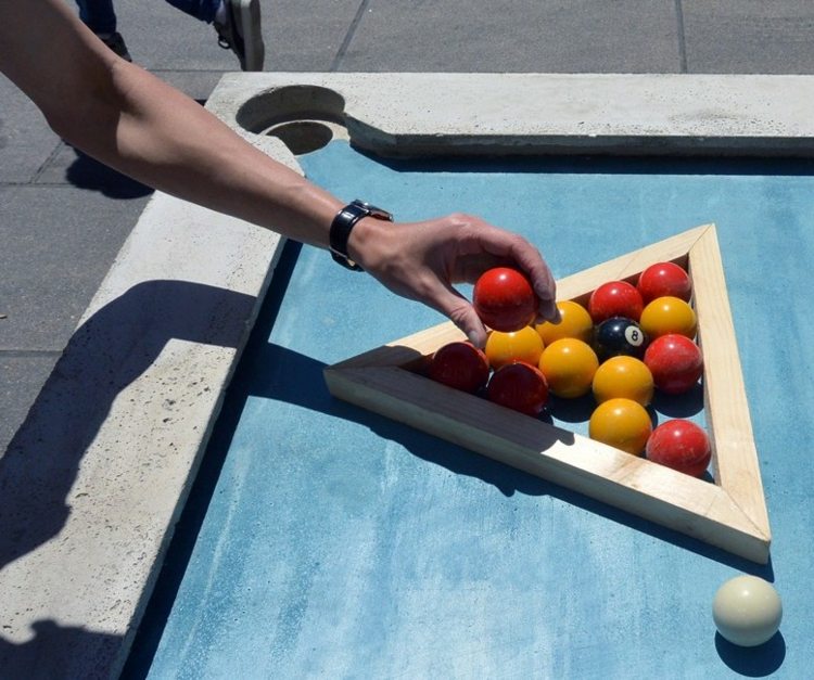 Masă de biliard din beton cu suficientă suprafață de joc Masa de biliard-beton-modern-inovator-proiect-nou