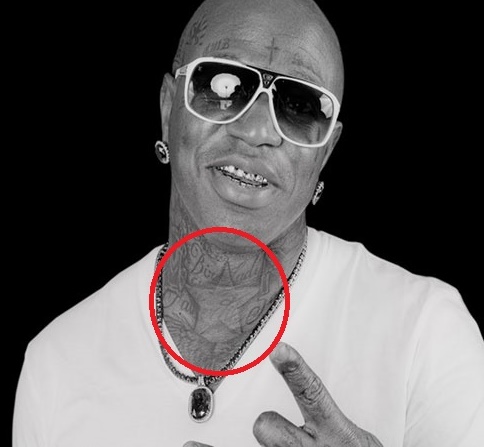 Birdman Star sur le tatouage du cou