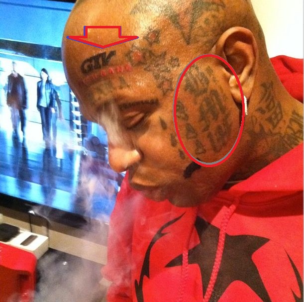 Tatouages du visage gauche de Birdman-