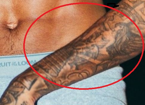 Blueface bras gauche femme tatouage