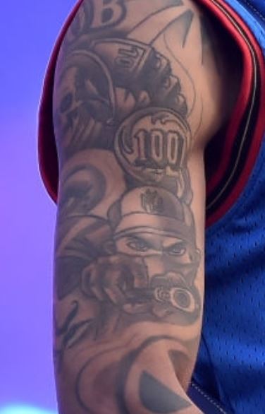 Tatouage biceps droit Blueface