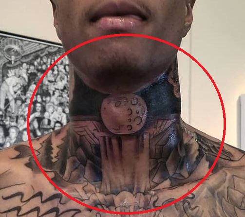 Tatouage du cou Blueface
