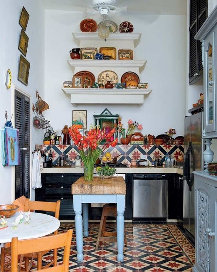 Bucătărie Boho cu plăci cu motive antice și decor din plăci ceramice Gresie-bucatarie-vintage-model-spaniol-model-negru-alb