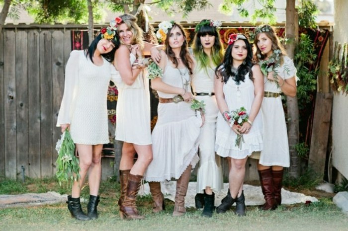 Petrecere nupțială boemă - mirese și prietene în rochii albe petrecerea miresei boeme rochii coroană florală albă