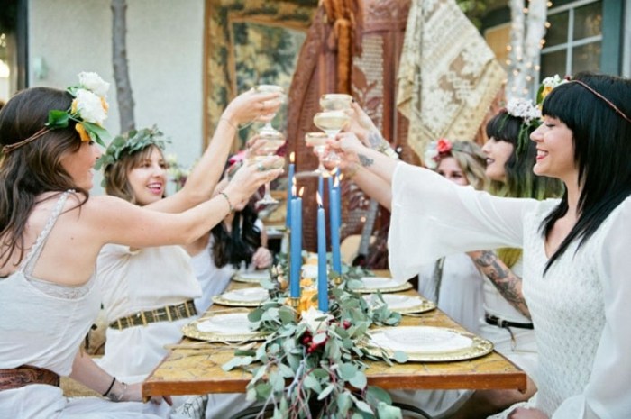 Petrecere nupțială Boheme - toast pentru prietenie petrecere gradina mireasa prieteni paine prajita decoratiuni masa lumanari boema