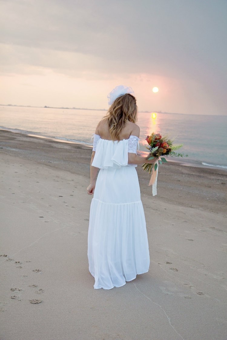 rochie-de-mireasa-boho-plajă-de-nunta-volant-dantelă-volant-floare-alb-pentru-coafură