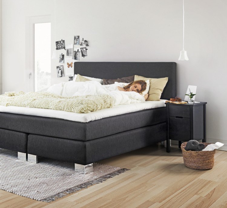 Paturile cu arcuri garantează o senzație de culcare pe nori Paturi cu arcuri culcate confortabil-mai bine-dormit-picioare-metalice