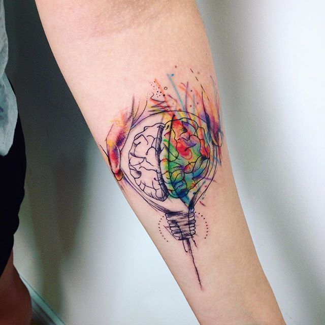 Tatuagem cerebral com aquarela para mulheres