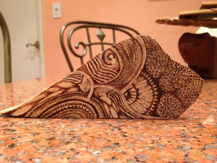 Decoratiuni de masa cu modele frumoase pirografie-șabloane-bucăți de lemn-masă-decor-decorațiuni-nuanțe-model-idei-ochi