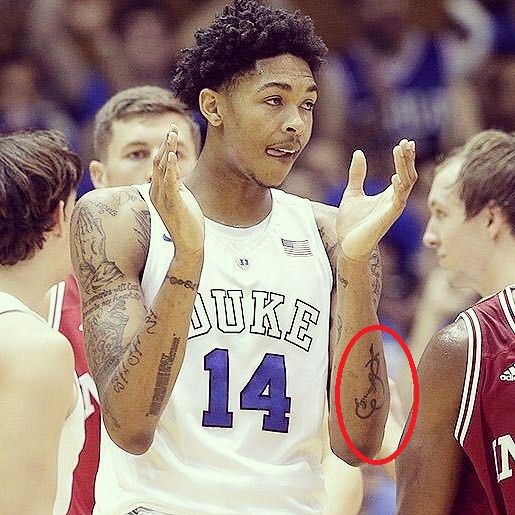 Družinska tetovaža Brandon ingram v obliki srca