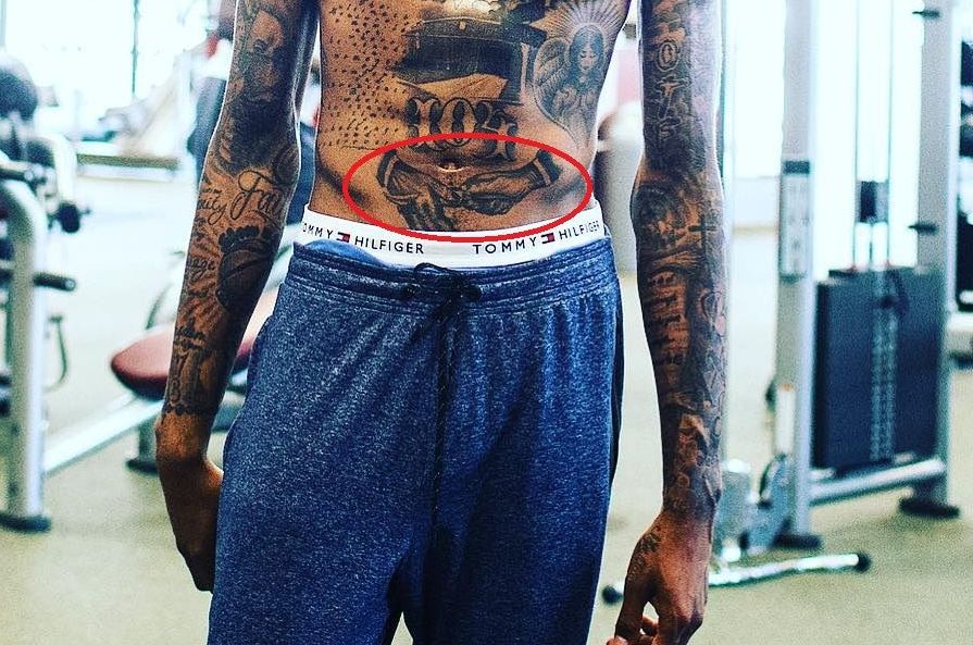 Tetovaža z dvema rokama-brandon ingram