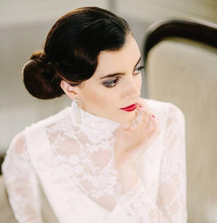 coafura de mireasa eleganta cu valuri de apa in stilul anilor 60 coafuri-de-mireasa-par-lung-elegant-vintage-20s-valuri de apa