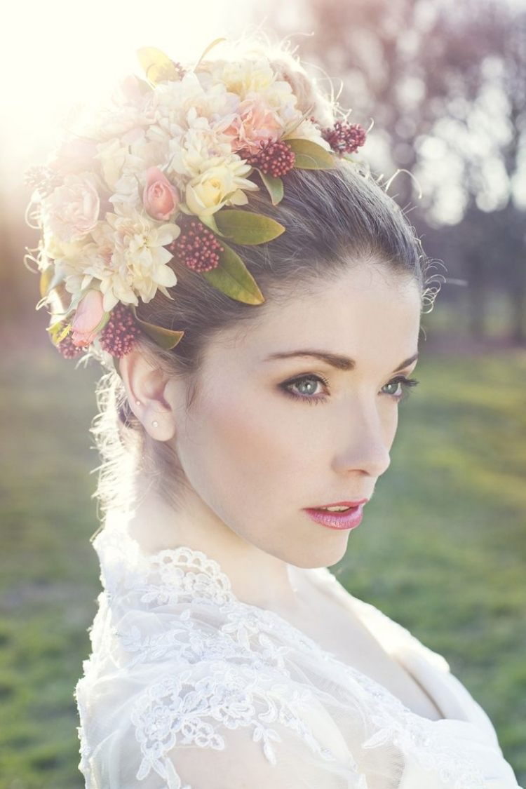 Updo în stil Boho cu flori reale proaspete coafuri de mireasa-par lung-boho-flori-natural-proaspat-primavara-vara