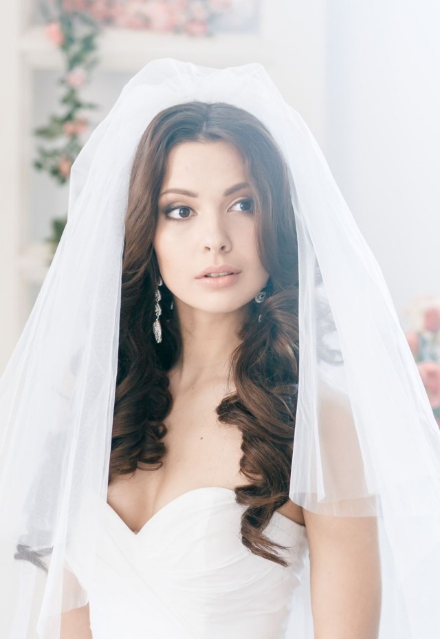 coafuri de nunta cu par cret relaxat cu voal păr-relaxat-deschis-cu-șuvițe-de-voal-pentru-nuntă