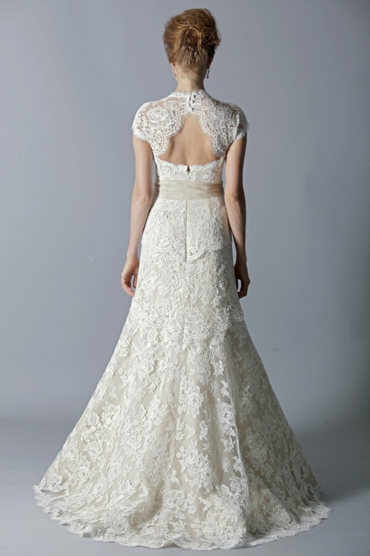 gaura cheii spate design tesatura dantela rochie de mireasa talie