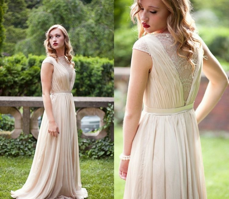 rochie de mireasa cu aspect retro cu accent in spate curea din dantela vintage