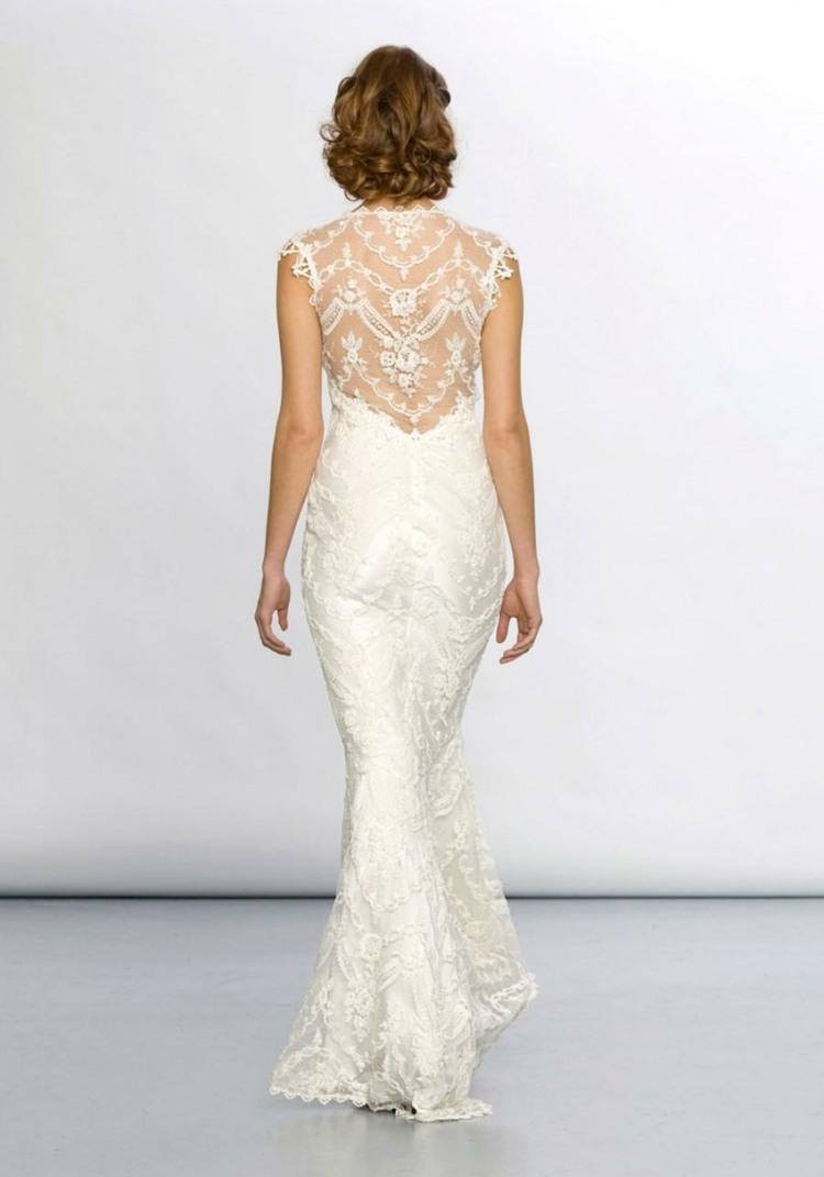 rochie de mireasa franceza cu design din dantela chantilly cu accent in spate