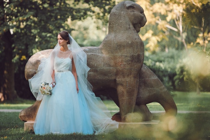 Rochii de mireasă în albastru pentru un aspect original și delicat rochie de mireasa romantica rochie de voal rochie de mireasa idee de design nunta