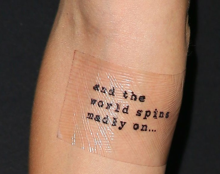 tatuagem de briana evigan braço direito