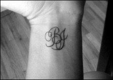 tatuagem de pulso briana evigan