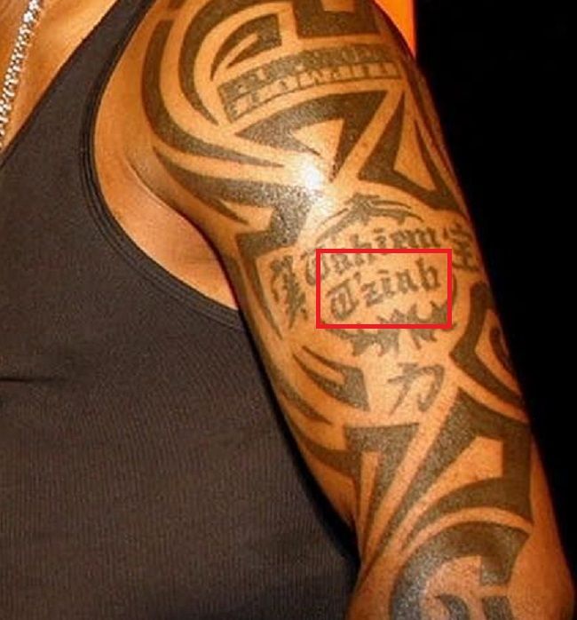 Busta Rhymes-kairės rankos tatuiruotė