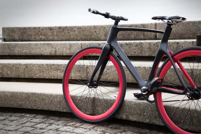 vanhawks-valor-carbon-bike-smart-system-with-route-storage