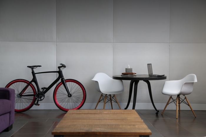 Biciclete-carbon-cu-sistem-antifurt-ghidon-săgeți-de-navigare-încorporate